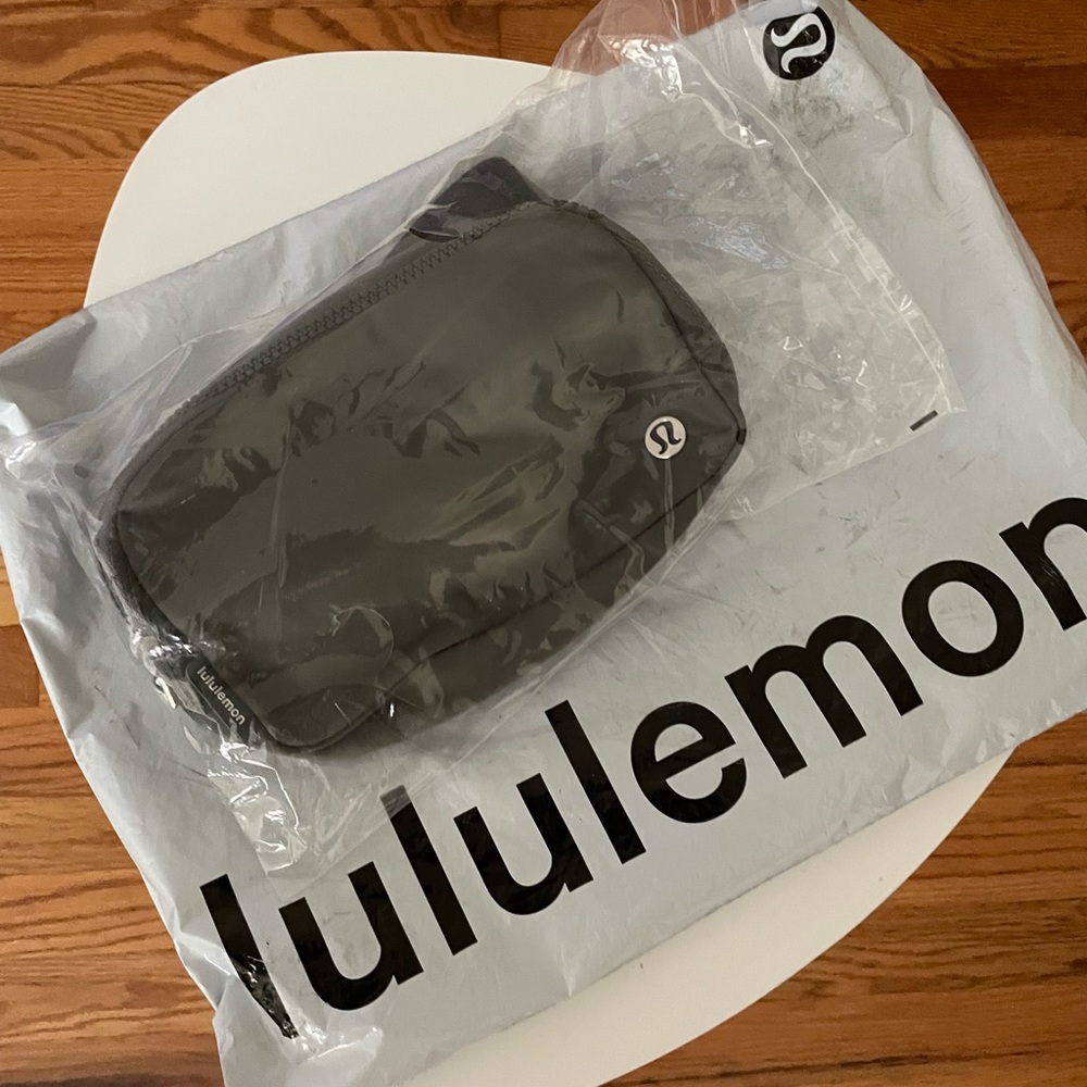 NWT LULULEMON ATHLETICA EVERYWHERE BELT BAG SAGE GREY GRSG